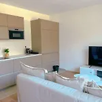 Spacious Rooms With Balcony And Garage