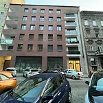 Spacious Rooms With Balcony And Garage