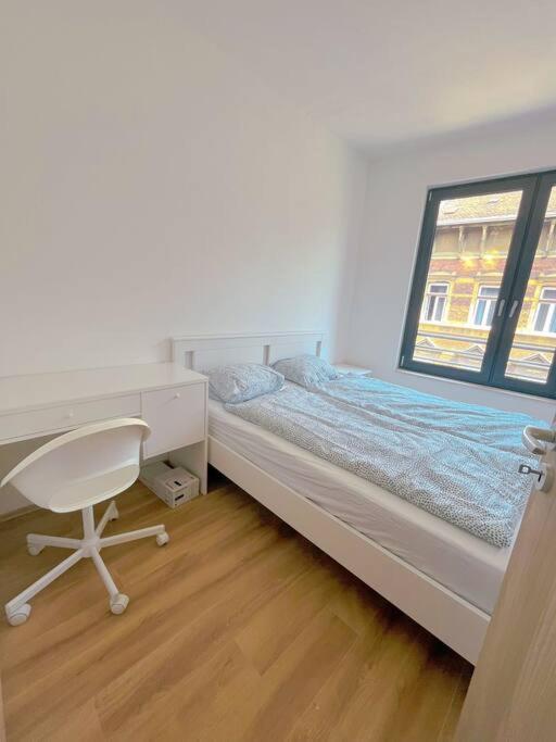 Spacious With Balcony And Garage Budapest
